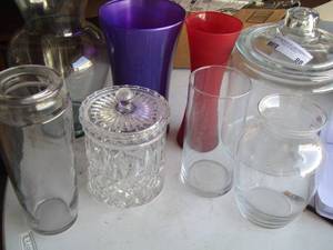 lot 98 image: lot of all color flower vases