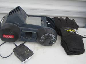 lot 10 image: Ryobi electric or battery operated radio, new pack large gloves