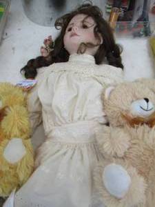 lot 122 image: bears, porcelain doll