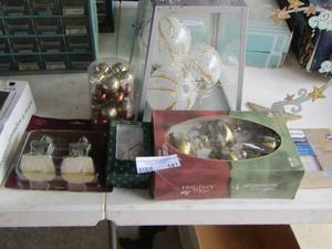 lot 141 image: Christmas lot