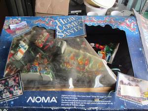 lot 139 image: Here comes Santa set