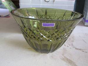 lot 3 image: Marquis Green Glass Bowl by Waterford