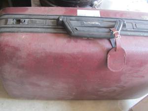 lot 212 image: Lancaster maroon suitcase