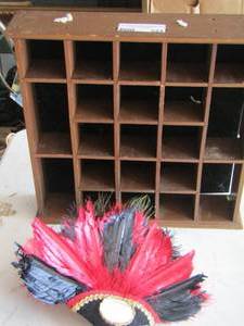 lot 224 image: handmade hand fan- small trinket wall hanger shelf