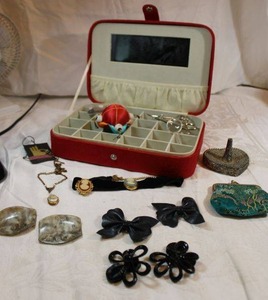 lot 46 image: Vintage selection. Includes Jewelry organizer, (3) shoe button sets, sewing novelties, ring keeper, cameo jewelry plus