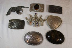 lot 110 image: (8) Belt Buckle selection. Includes crown, eagle, heart, Agate and more