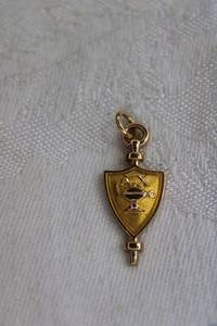 lot 98 image: 10K yellow gold 1922 fraternitysorority pendant. Marked 10K.