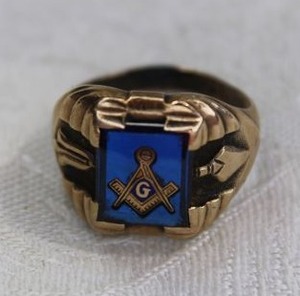 lot 99 image: 10K Gold (PLUMB) Rotary insignia ring. Marked P10K. Size 8.5