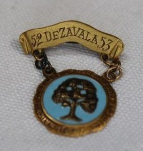 lot 60 image: 10K yellow gold enamel pin. Marked 10K. National Congress of Parents and Teachers 1897