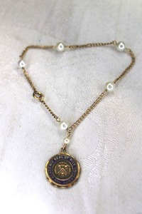 lot 65 image: 10K Gold Filled pearl bracelet with university insignia. Marked 120 10K GF on bracelet clasp and emblem. The Academic Seal of Rice University Letter of Science. 7L