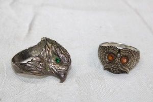lot 48 image: (2) Sterling Silver figural bird rings. Owl marked 925 Size 10, Eagle unmarked size 10