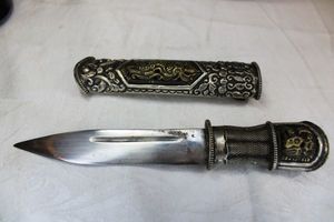 lot 37 image: Tibetan ceremonial dagger with decorated sheath. 7.5L