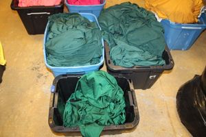 lot 149 image: Green tableclothsskirtslinens - 3 totes