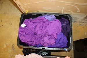 lot 146 image: Purple tableclothsskirtslinens - 1 tote