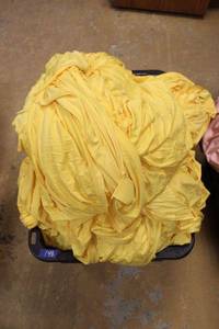 lot 148 image: Yellow tableclothsskirtslinens - 1 tote