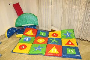 lot 165 image: Cushion mats and pads