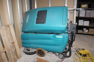 lot 120 image: Tennant Floor Cleaner 5680. Run time shows 16846 hours. Has needs battery tag.