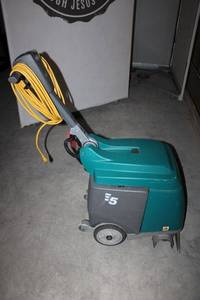 lot 129 image: Tennant E5 Floor cleaner
