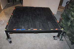 lot 211 image: 4x4x16 Mobile Platform