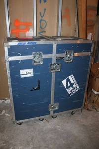 lot 207 image: Calzone lighting airline case. Approx. 45x22.5x49