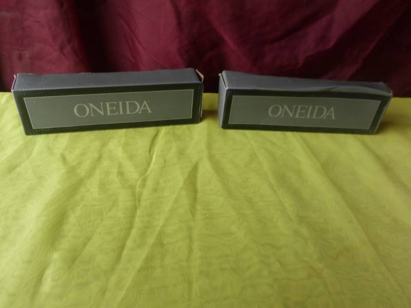lot 7 image: ONEIDA DINNER FORKS