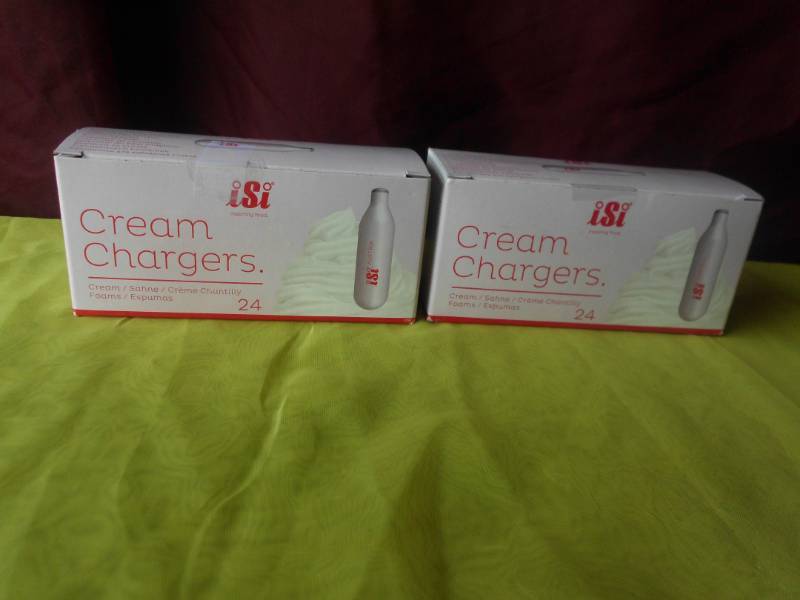 lot 16 image: ISI CREAM CHARGERS