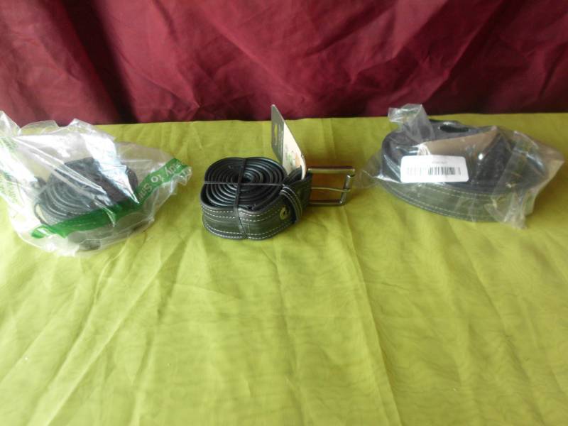 lot 22 image: MENS BELTS