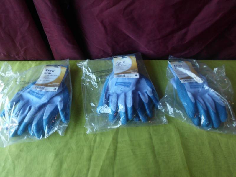 lot 34 image: UTILITY GRADE GLOVES