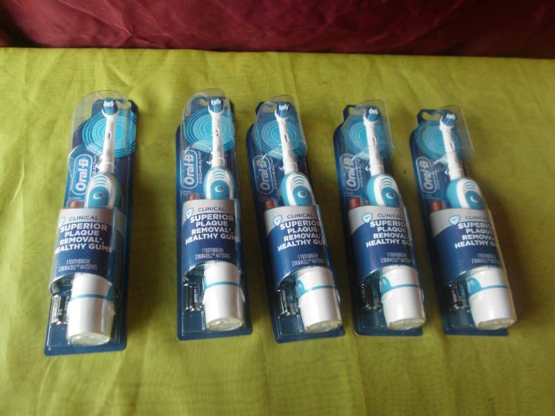 lot 43 image: ORAL B HEALTH