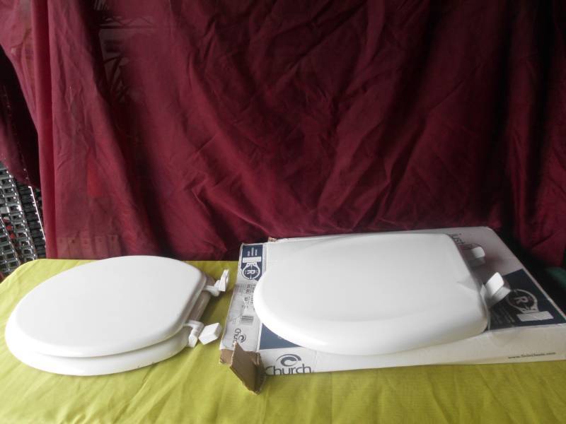 lot 67 image: TOILET SEATS