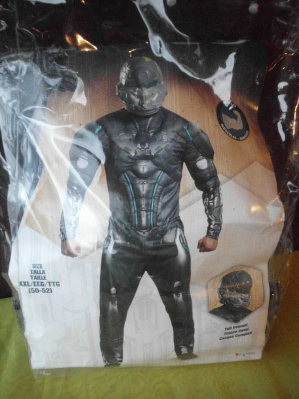 lot 90 image: HALO COSTUME