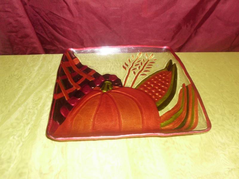 lot 99 image: GLASS PLATTER