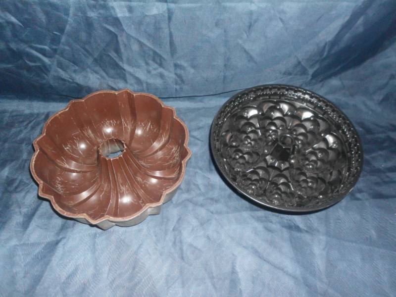 lot 145 image: BUNDT CAKE PANS
