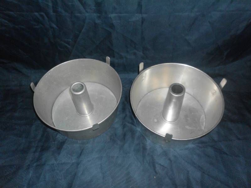 lot 146 image: ALUMINUM ANGEL FOOD CAKE PANS