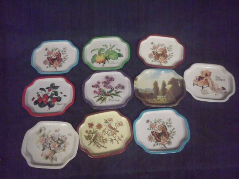 lot 152 image: VINTAGE TIN PLATTERS
