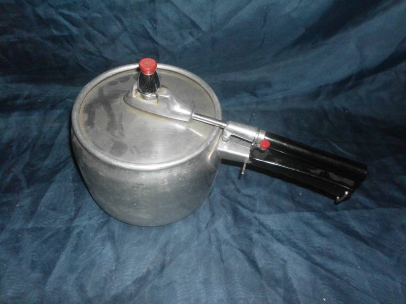 lot 162 image: VINTAGE WEAR-EVER PRESSURE COOKER