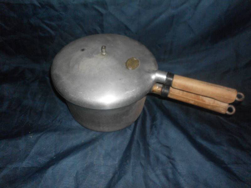 lot 163 image: VINTAGE PRESTO PRESSURE COOKER