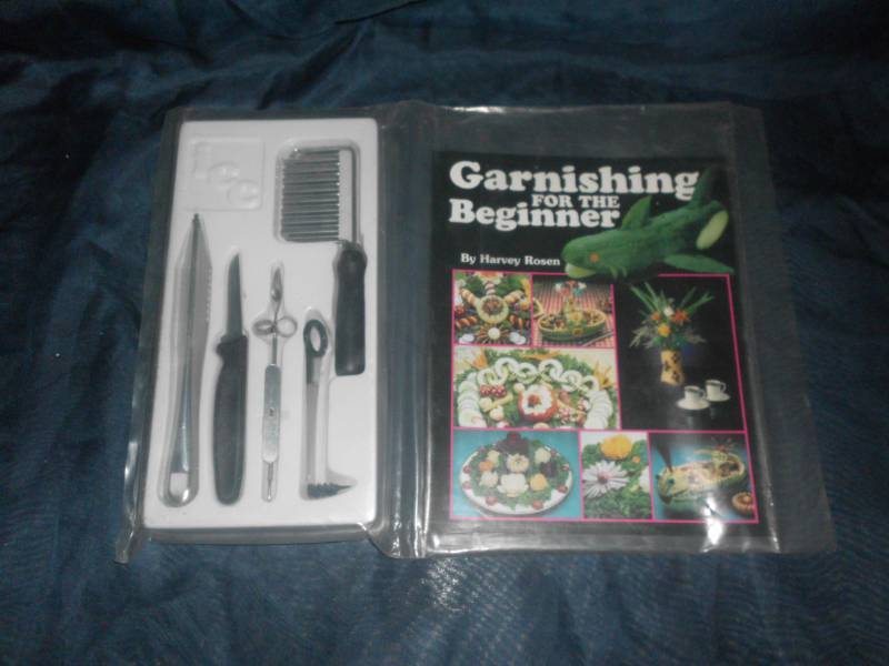 lot 165 image: GARNISHING KIT
