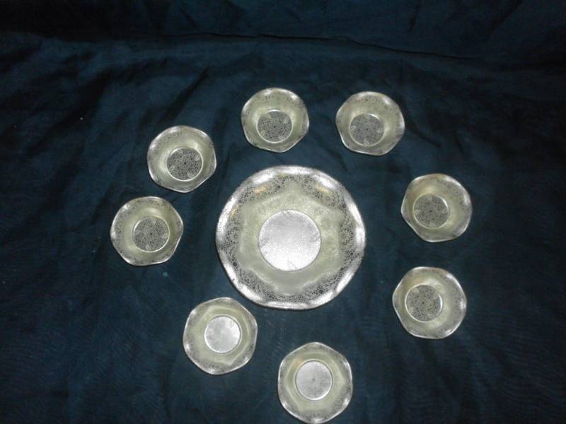 lot 166 image: VINTAGE NUT DISH