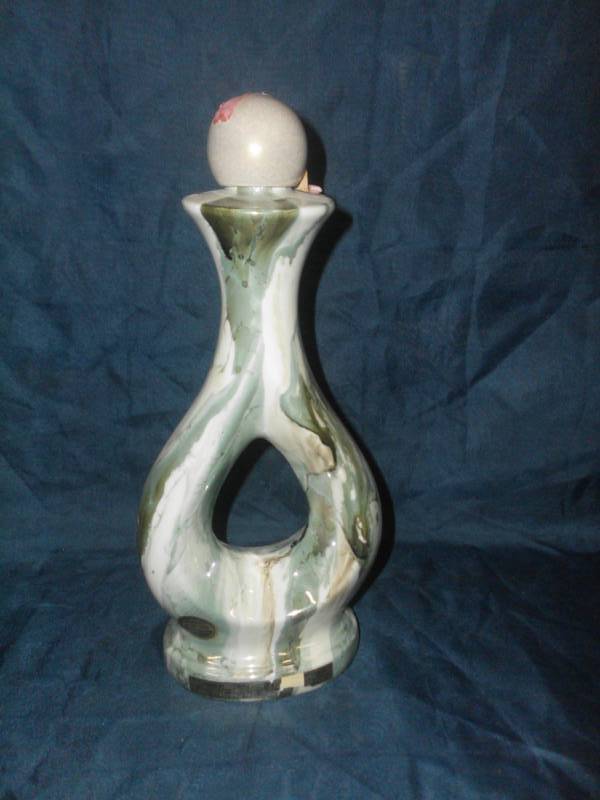 lot 122 image: REGAL CHINA DECANTER