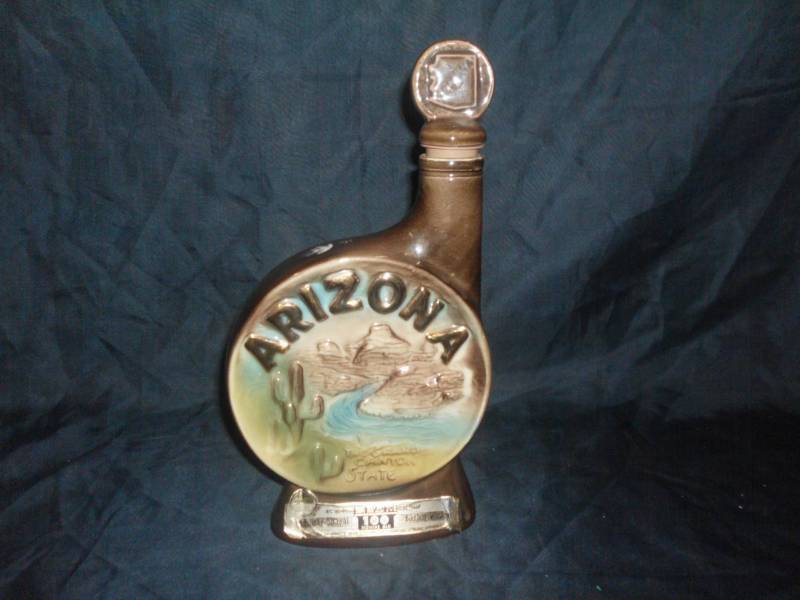 lot 126 image: REGAL CHINA DECANTER