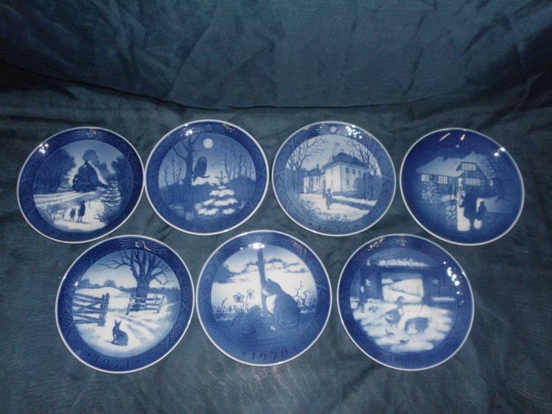 lot 140 image: ROYAL COPENHAGEN COLLECTION PLATES