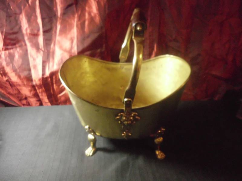 lot 102 image: BRAS COAL BUCKET