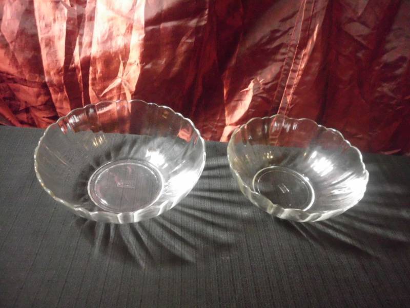 lot 106 image: GLASS BOWLS