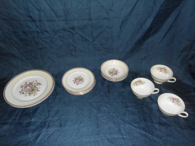 lot 183 image: HOMER LAUGHLIN PLATES