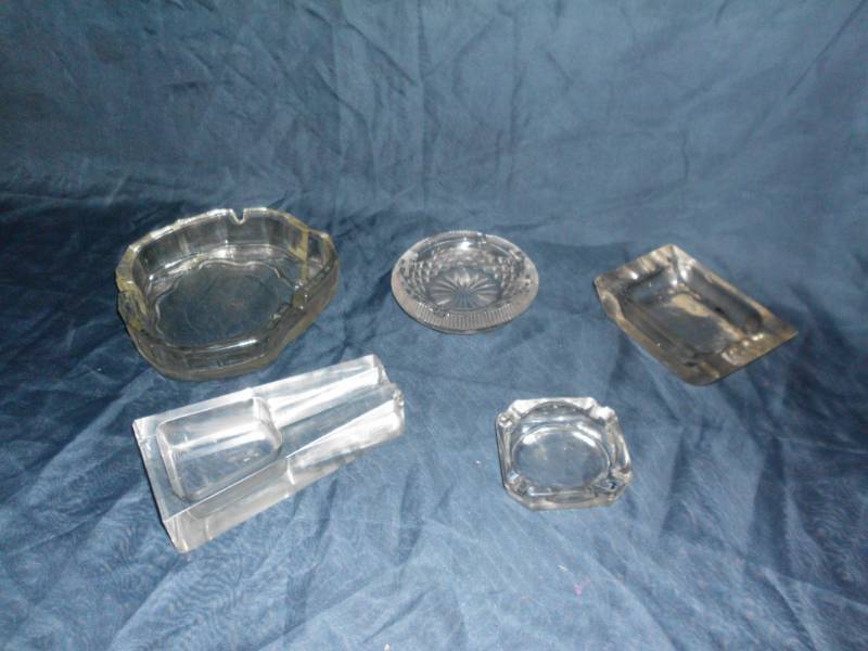lot 185 image: VINTAGE ASH TRAYS