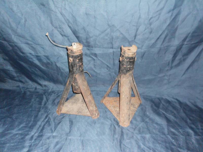 lot 186 image: PAIR VINTAGE JACK STANDS