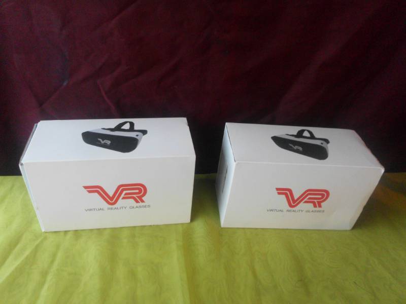 lot 196 image: VR VIRTUAL HEADSET