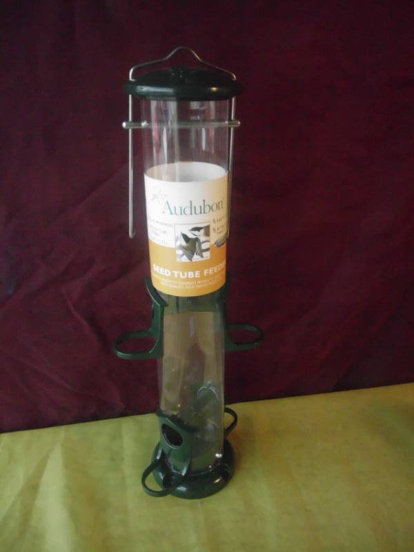 lot 198 image: BIRD FEEDER