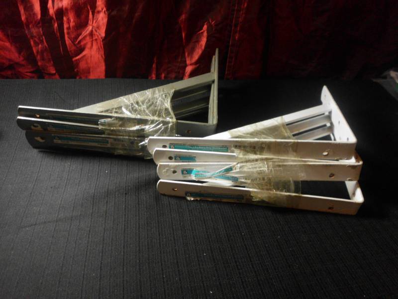 lot 119 image: SHELF BRACKETS